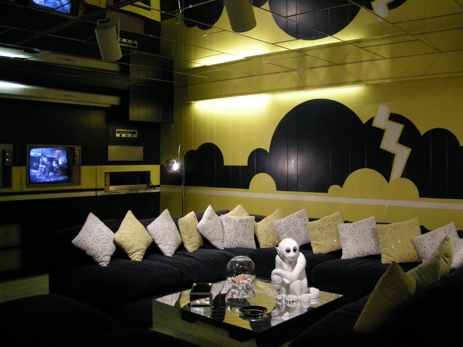 [Graceland+TV+room+(1).JPG]