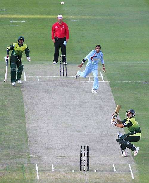 [That+fateful+scoop+-+Misbah-ul-Haq+scoops+Joginder+Sharma+off+what+was+the+final+ball+of+the+match,+India+v+Pakistan,+ICC+World+Twenty20+final,+Johannesburg,+September+24,+2007.jpg]