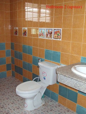 [tn_19bathroom+upstair.jpg]