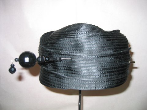 [hats-pins-bags%2011-06%20097.jpg]