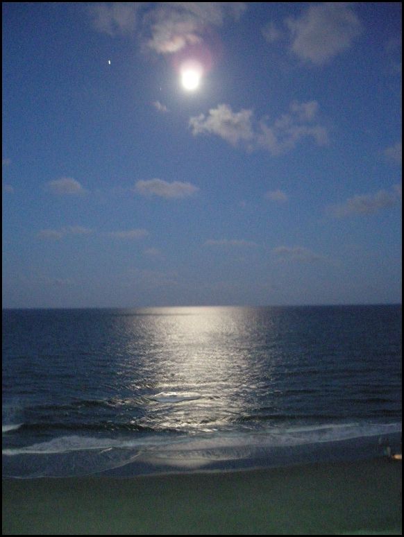 [moon+on+water.jpg]