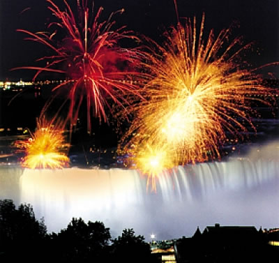 [niagara-falls-new-years-eve-fireworks.jpg]