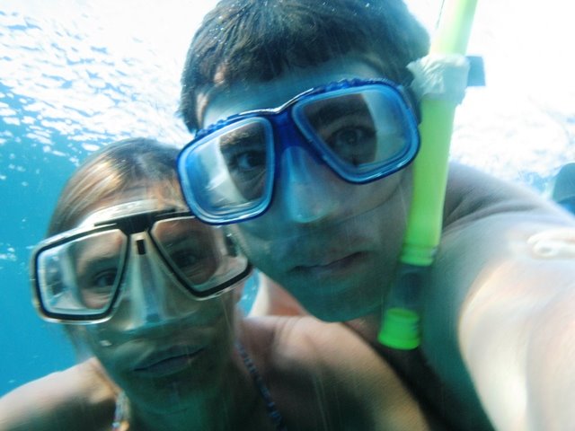 [snorkelling+couple.JPG]
