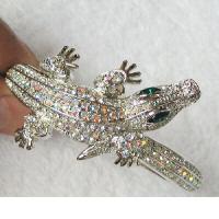 [armband+silver+färgat+alligator+m+diamant+lika+kristaller+Cartierstil+150kr.jpg]