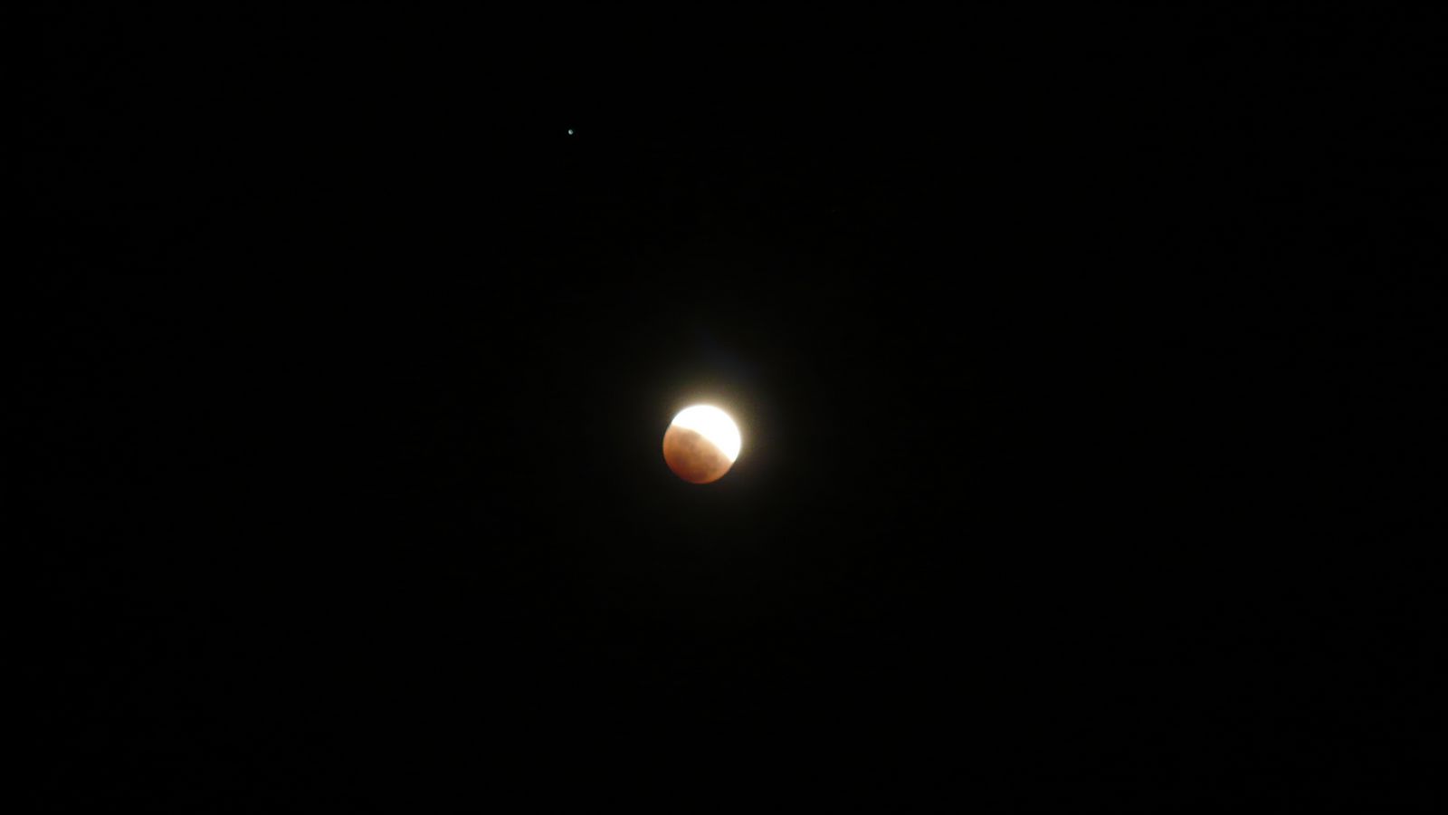 [eclipse+lunar+feb+2008+036.jpg]