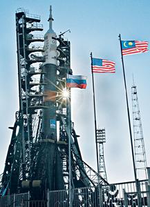 [Soyuz+TMA-11_big.jpg]