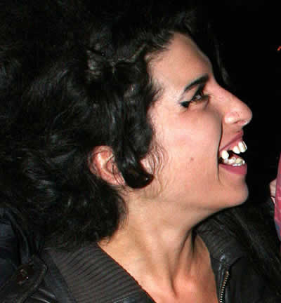 [15-Amy+Winehouse-739404.jpg]