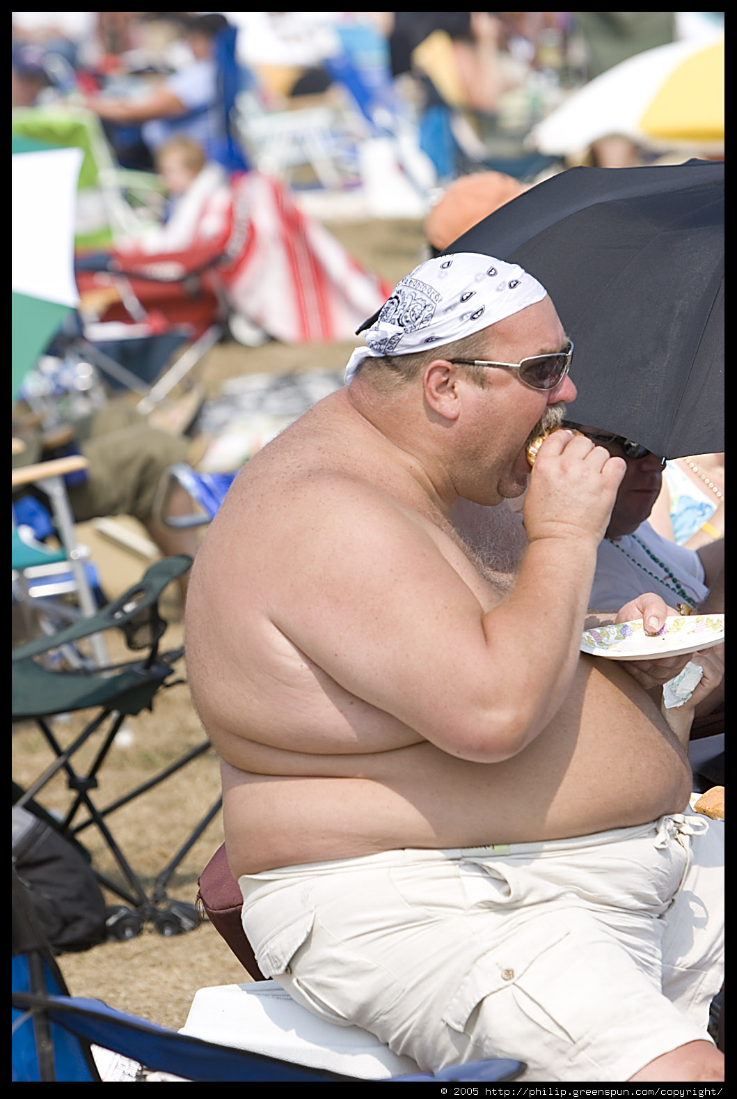 [fat-shirtless-guy-eating-cheeseburger-2.4.jpg]