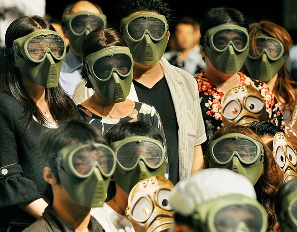[gas-masks_people_japanese.jpg]