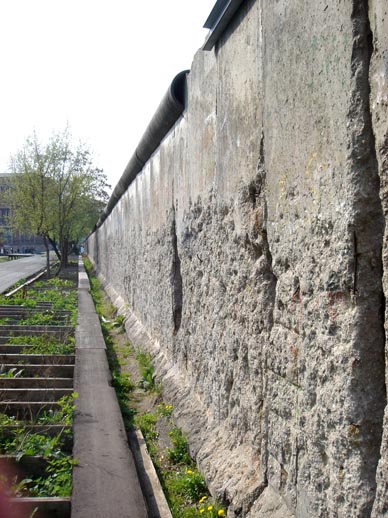 [Berlin+Wall.jpg]