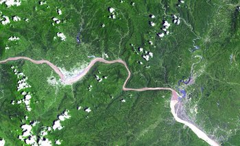 [Three_gorges_dam_from_space.jpg]