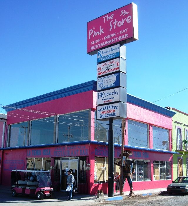 [2007+12+24+1+the+Pink+Store.jpg]