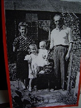 [Wojciech+Winnik+and+family+in+Marsworth+Camp+in+1950.jpg]
