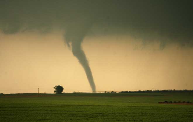 [Tornado_in_Kansas_15.jpg]