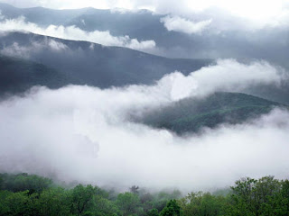 DUVAR KAITLARI Clearing+Storm+Clouds+Along+Skyline+Drive,+Shenandoah+National+Park,+Virginia-723121