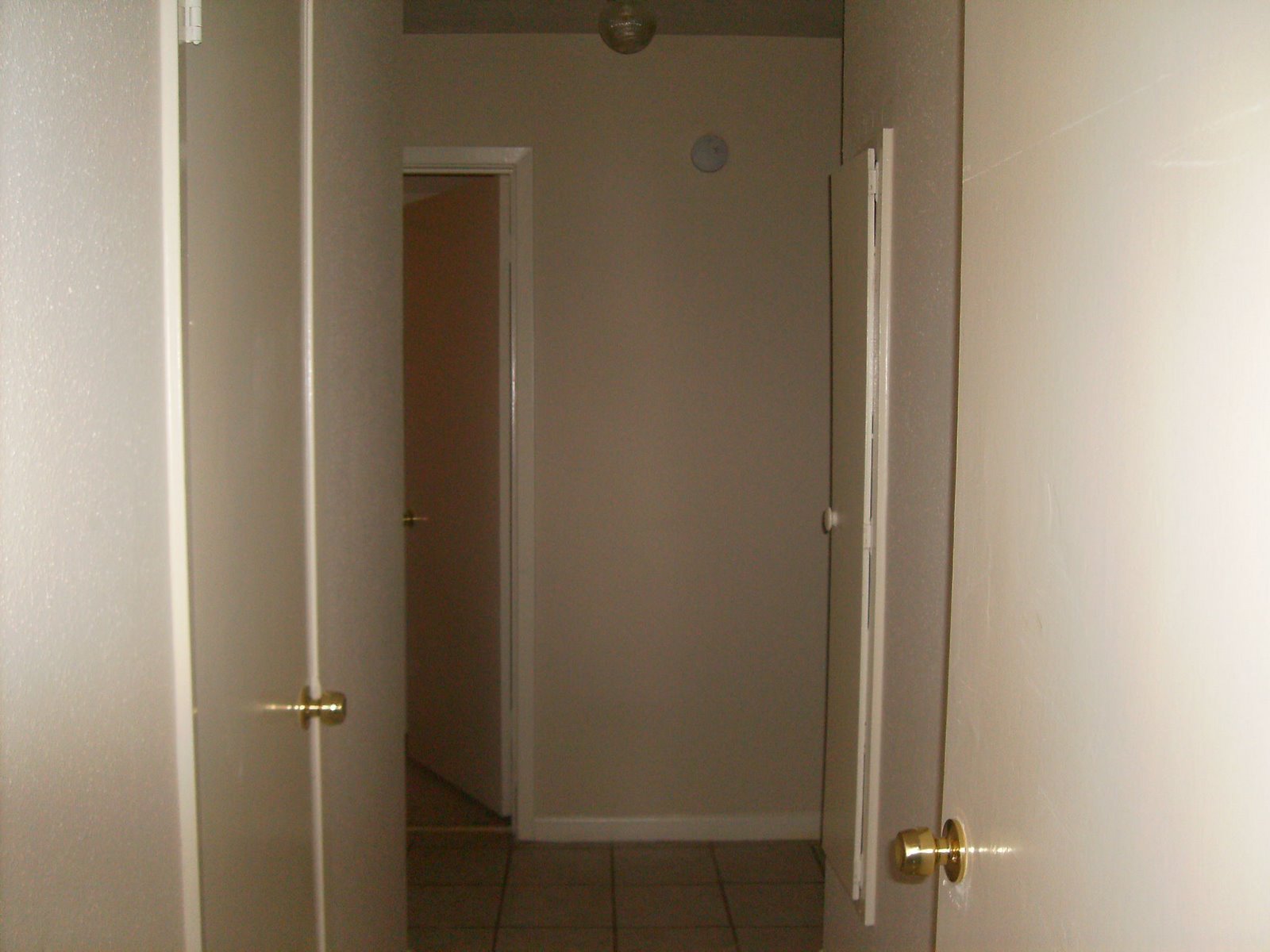 [Hallway+from+Entrance.JPG]
