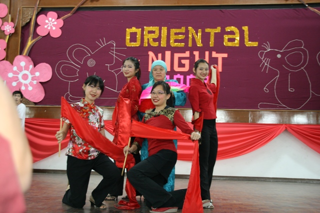 [The+chinese+dance+team.JPG]