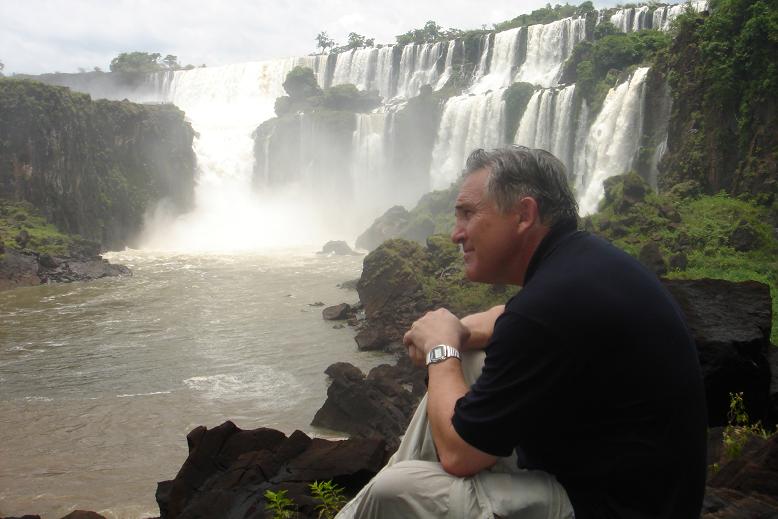 [Iguazu+Falls+y+Roberto+the+Thinker.JPG]