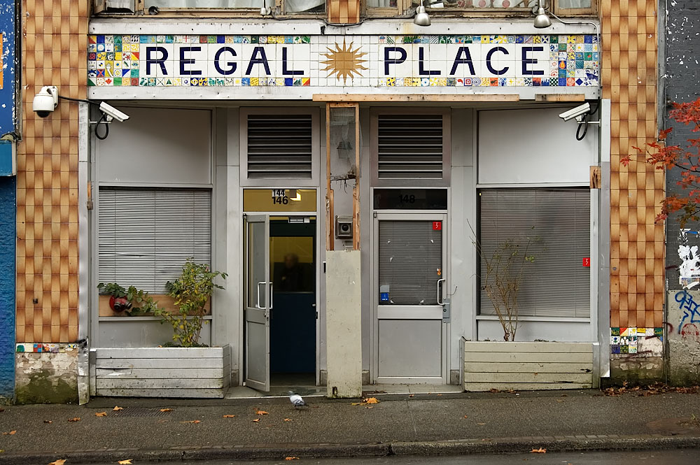 [regal+place+pigeon.jpg]