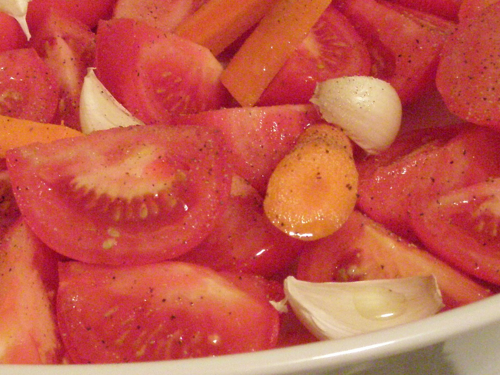 [raw+tomatoes.jpg]