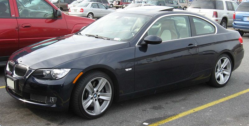 [800px-2007-BMW-335i-coupe.jpg]