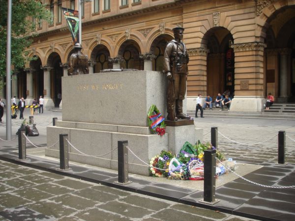 [10+-+War+Memorial+in+downtown+Sydney.jpg]
