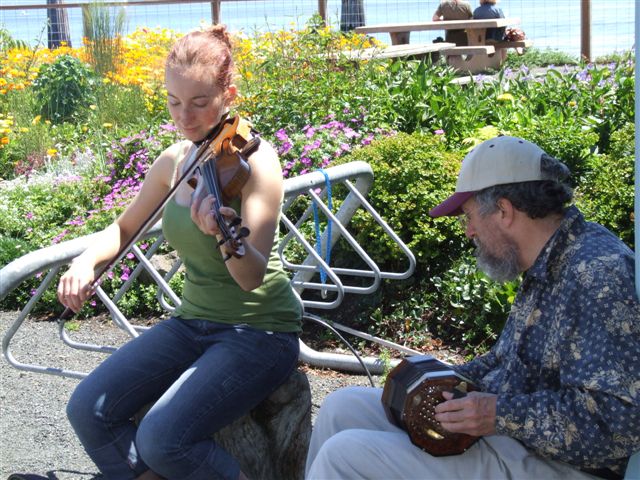[violin+Anna+w+Otto+at+street+fair.jpg]