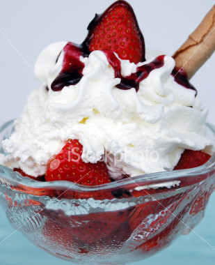 [ist2_618767_strawberries_and_cream.jpg]