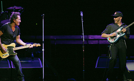 [Bruce+Springsteen+and+Tom+Morello.jpg]