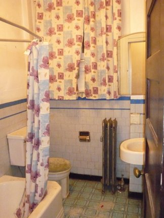 [2619-bathroom1.jpg]