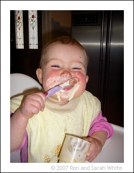 [2007-07-14+Amy+eating+yogurt+09+resized.jpg]