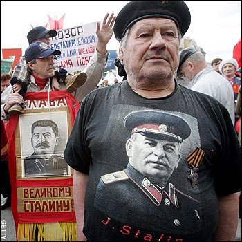 [stalin-supporters.jpg]