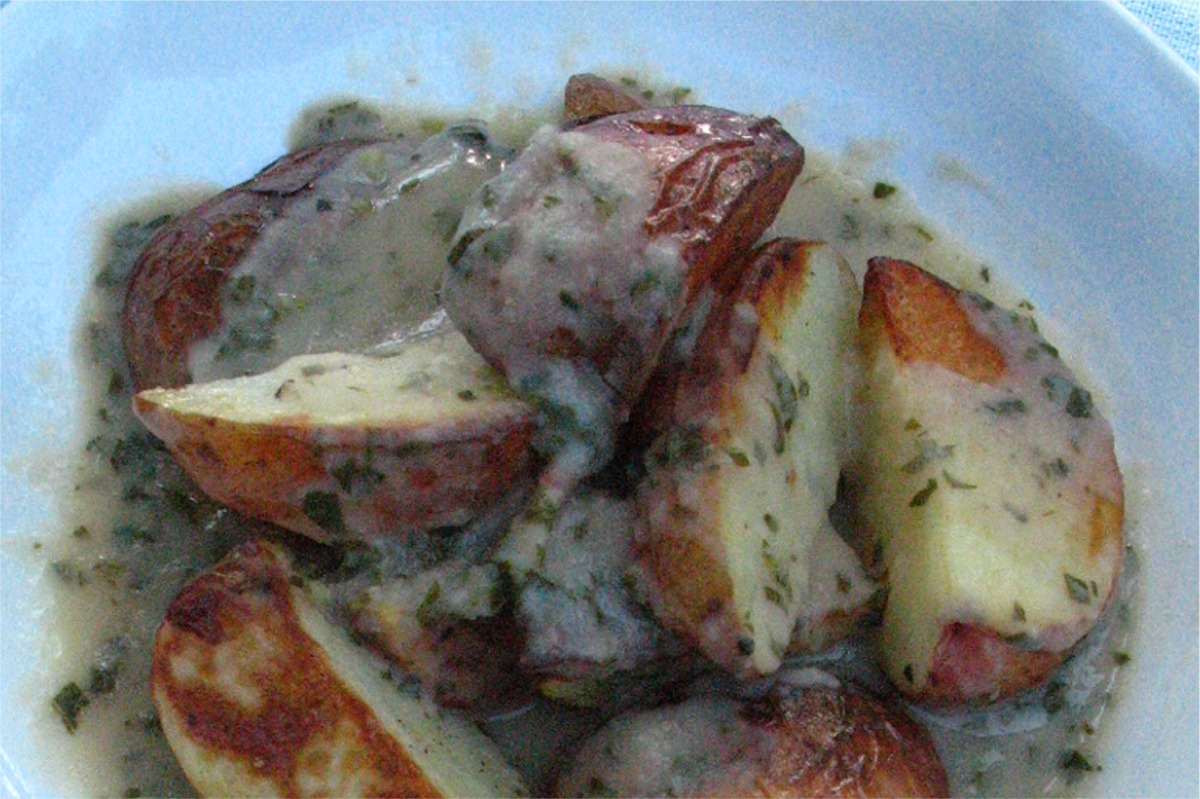 [potatoes_in_basil_sauce.jpg]