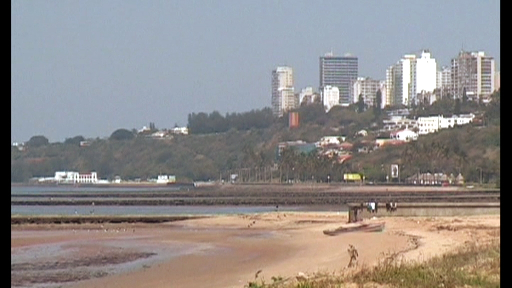 [Moz_Maputo_JA_praia.jpg]