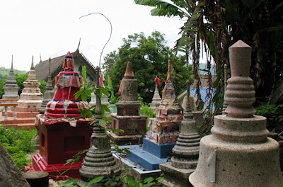 Wat Kosit Wihan Cemetery