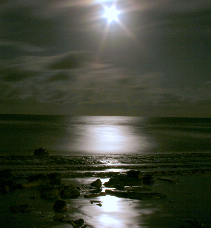 [KAUAI+moonlight.jpg]
