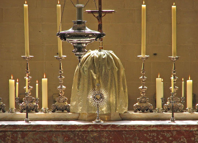 O Concílio de Trento reforçou a devoção eucarística ao Corpo de Cristo, Corpus Christi