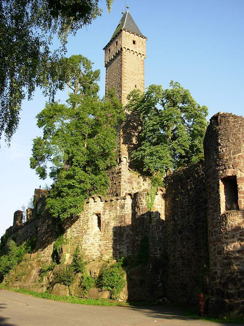 O castelo era a segunda casa dos populares, sua segurança e sede da igrejinha