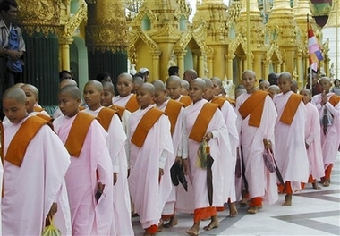 [buddhist+nuns.jpg]
