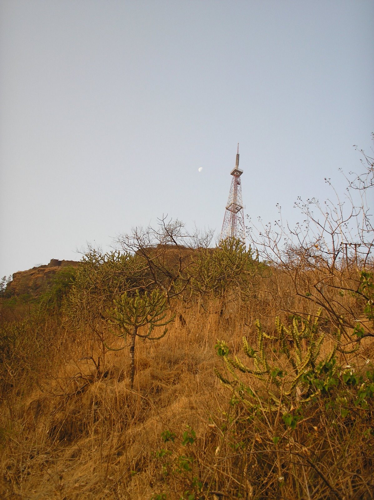 [sinhgad+note+the+tower+and+the+moon.JPG]