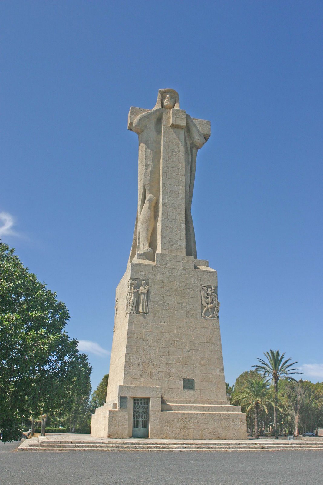 [IMG_0389+Monument+to+Discovery+Huelva.jpg]