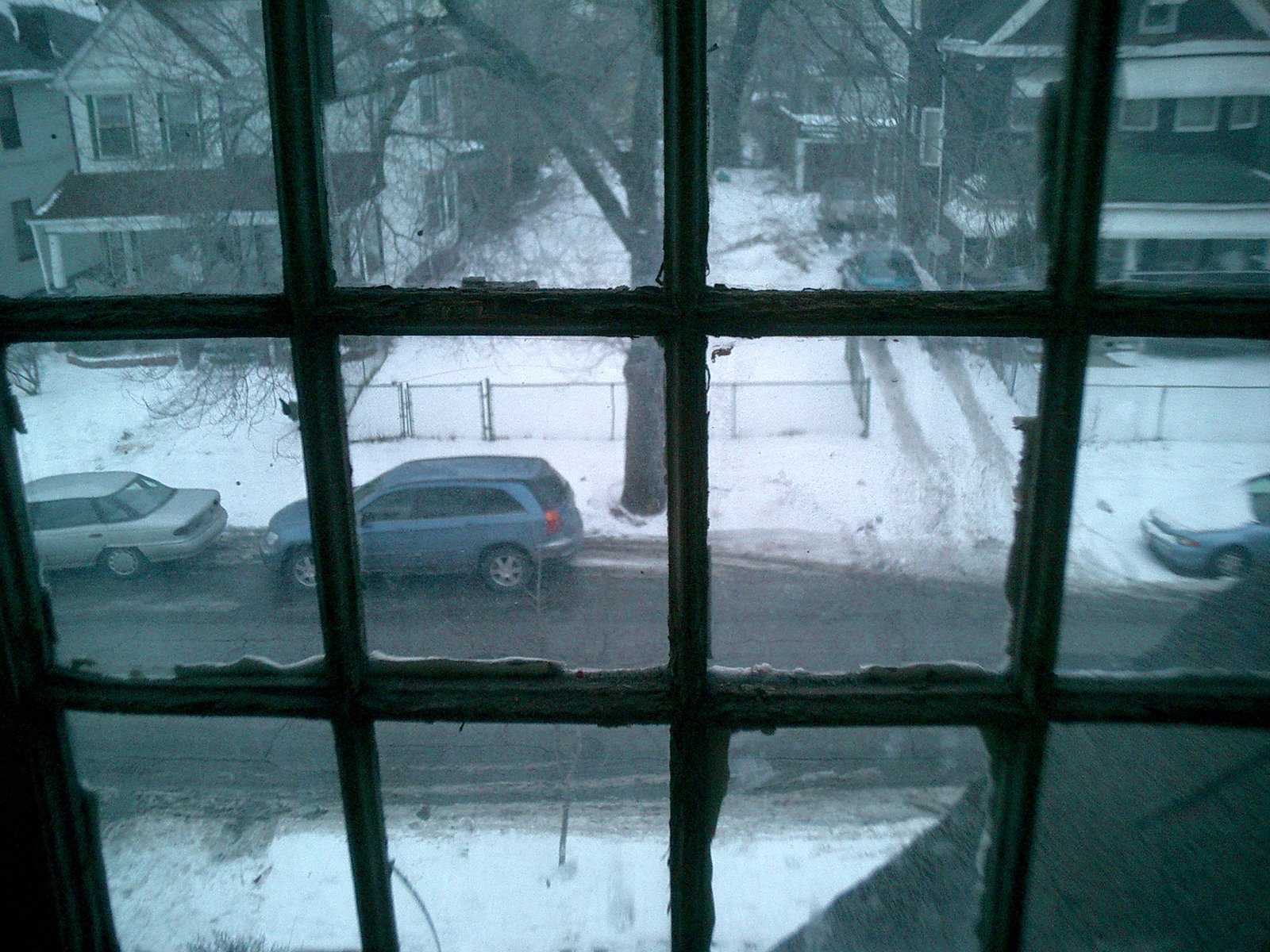 [Kimberley+-+attic,+view+out+window+across+street.JPG]