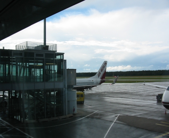 Abflug ab Nürnberg im Regen - Flughafen Nürnberg